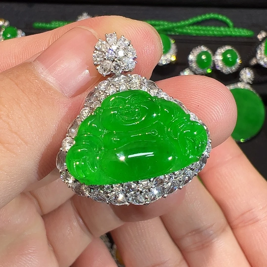 翡翠18K金镶嵌颈饰厚装佛公正阳绿