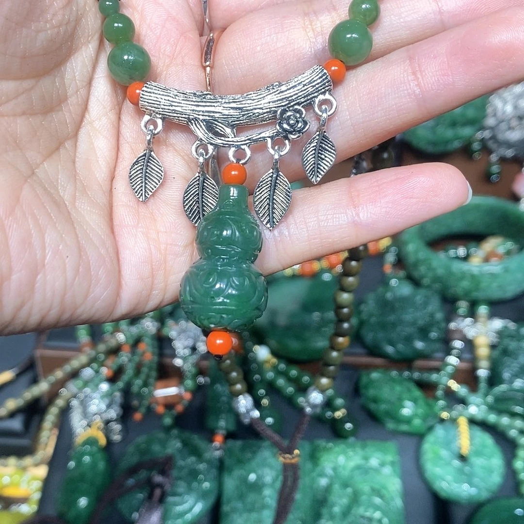 颈饰未镶嵌和田玉（糖玉）