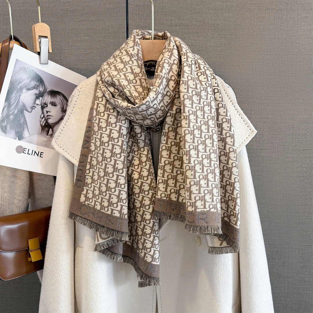 秋冬季仿羊绒满印字母提花围巾女秋季加厚保暖围脖外搭多功能披肩