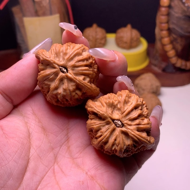 文玩核桃把件昆仑