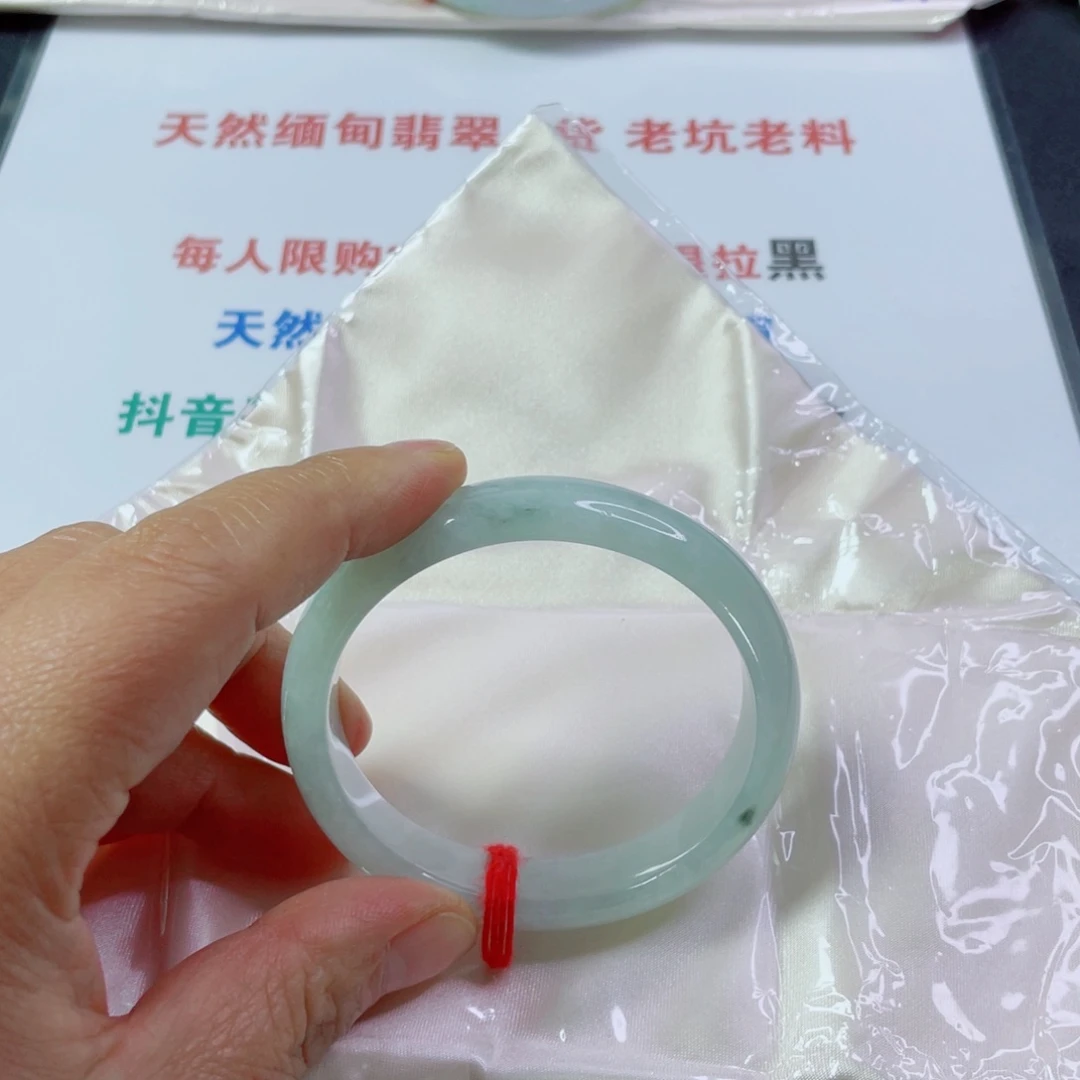 苏****翡翠未镶嵌手镯天然翡翠手镯