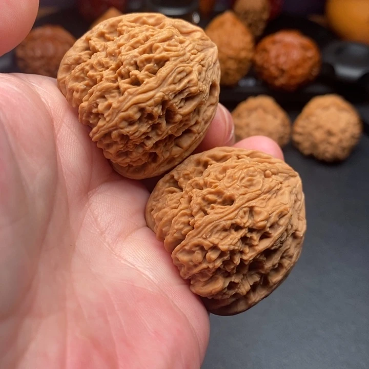 文玩核桃吊坠40全品三角疆