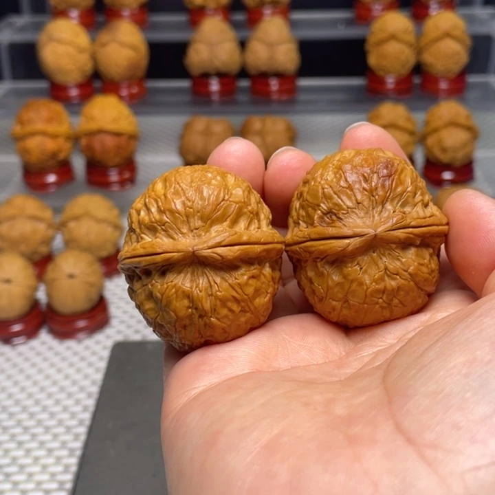 文玩核桃把件32至尊元宝