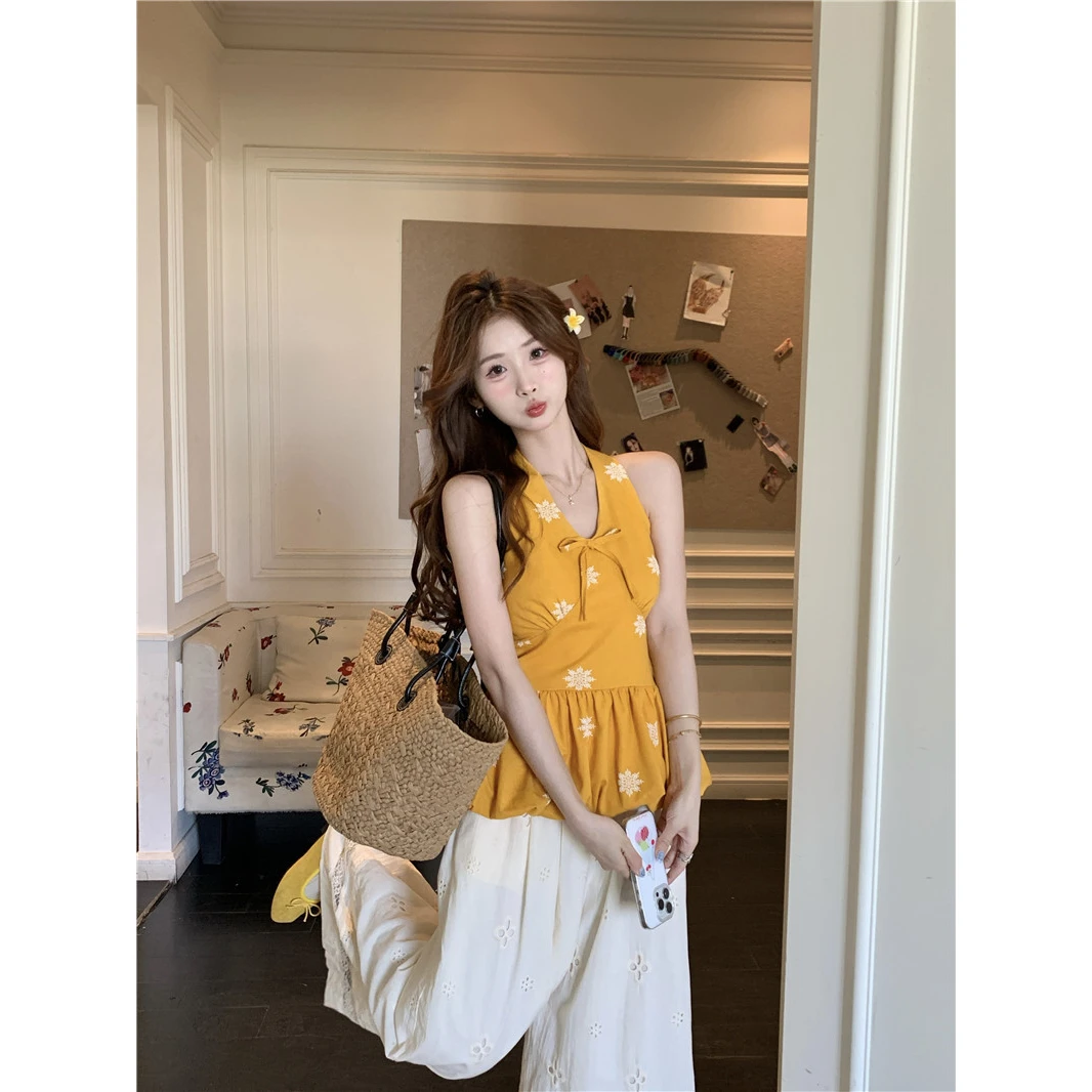 实拍实价~现货新多巴胺少女重工刺绣设计感裙摆花苞挂脖背心上衣，