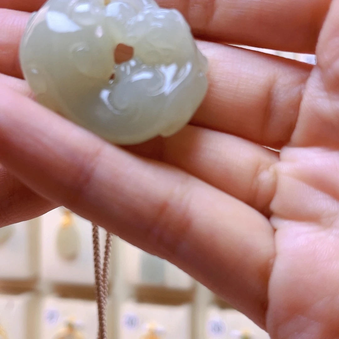 和田玉吊坠(赠链)未镶嵌茉***嗏