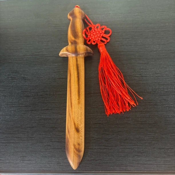 长约25厘米 雷击剑 桃木一体雕刻