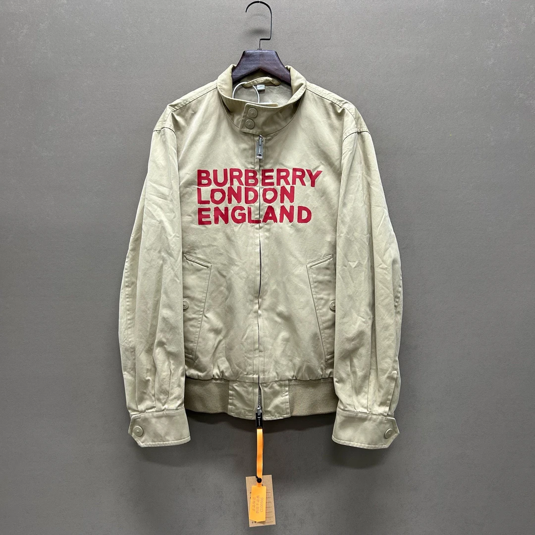 99新 BURBERRY/博柏利 卡其色胸前印花飞行员立领夹克外套cl00566