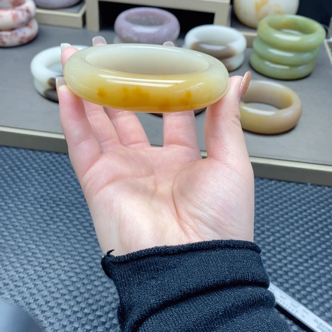 石英质玉（佘太翠）未镶嵌手镯