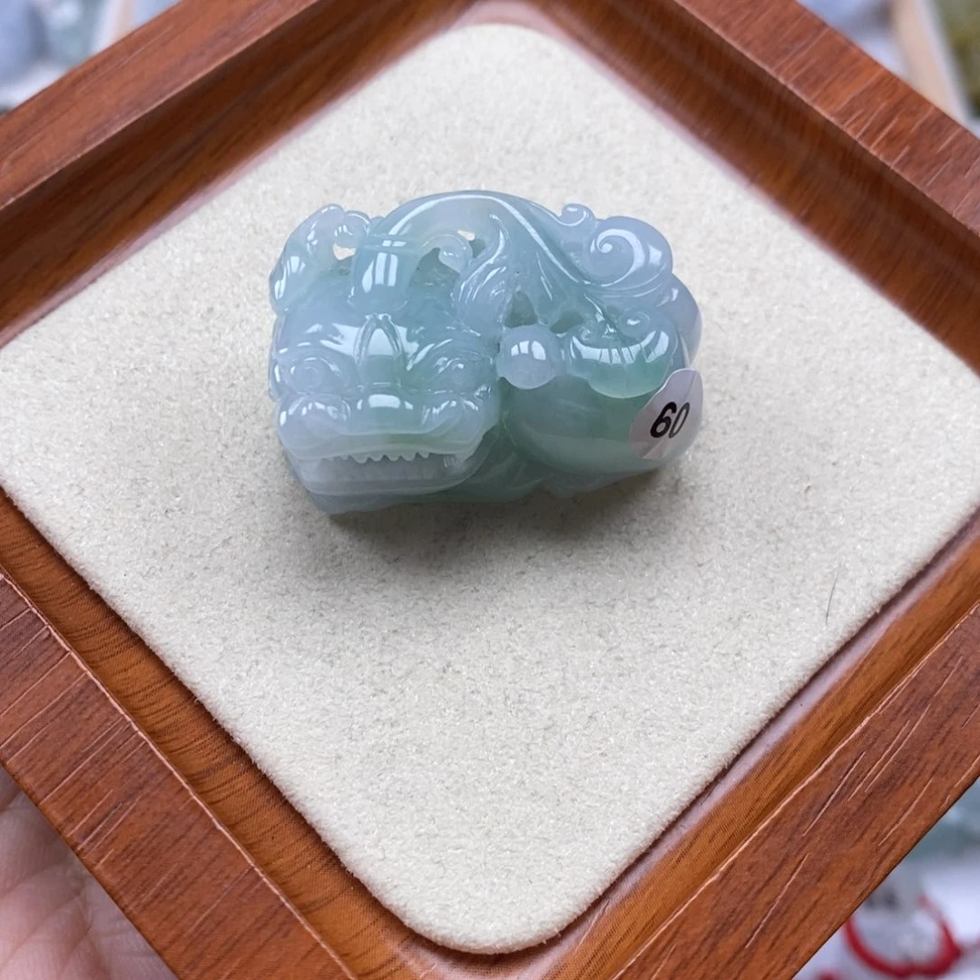 小***麻翡翠未镶嵌颈饰霸王貔貅