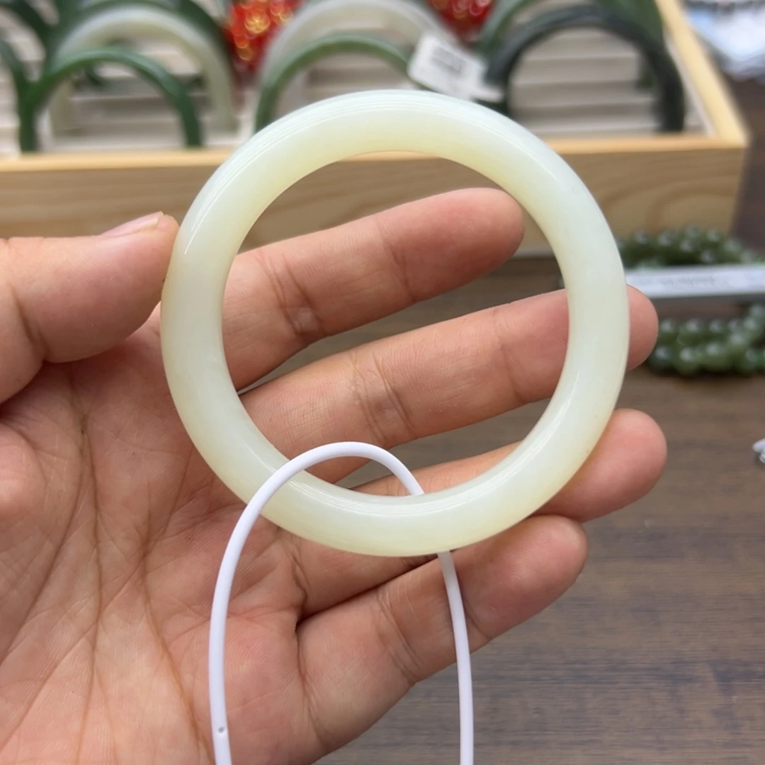 和田玉未镶嵌手镯51.7圈围504瑕