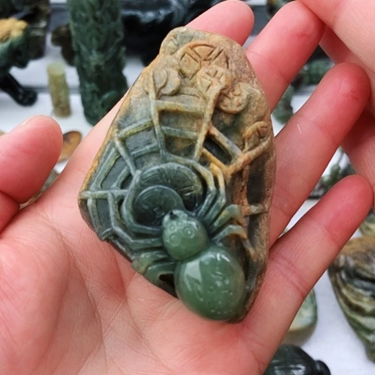 未镶嵌岫岩河磨玉（透闪石质玉）把件