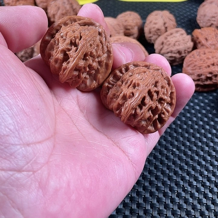 文玩核桃把件三角白41尺