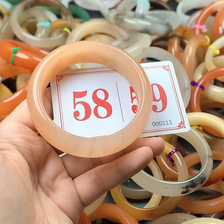 未镶嵌石英质玉（黄龙玉）手镯