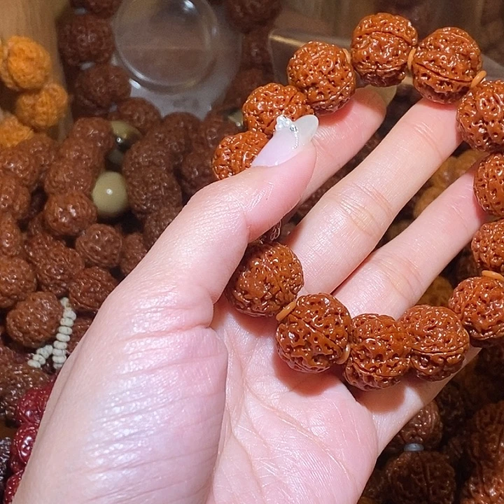 柠***。金刚菩提吊坠185玉华满肉一物