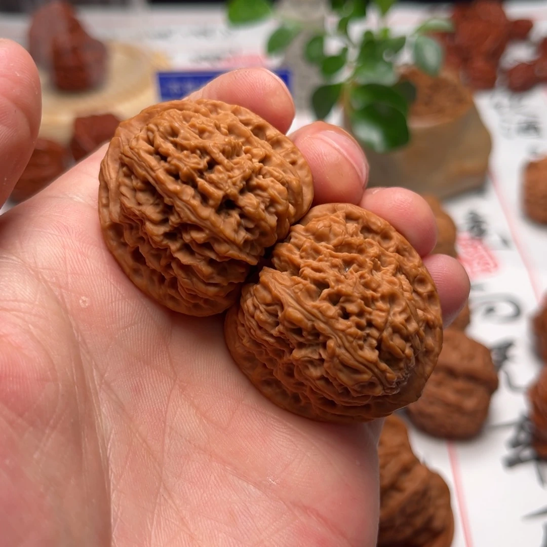 文玩核桃吊坠37三角疆