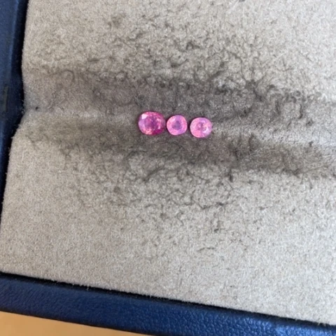 定制蓝宝石裸石未镶嵌0.68克拉3粒