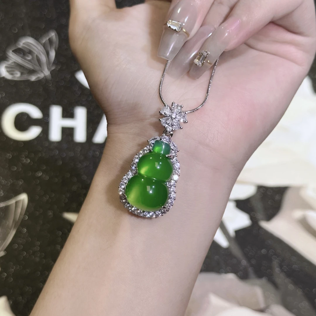 高冰阳绿甜美百搭时尚款葫芦玉髓项链