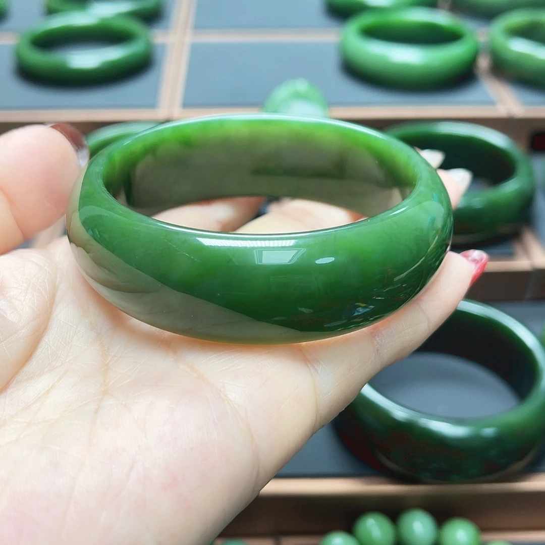 和田玉（碧玉）未镶嵌手镯