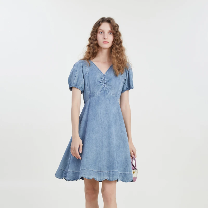 谜底复古V领牛仔连衣裙短袖夏季新款收腰显瘦中长裙232ML0624