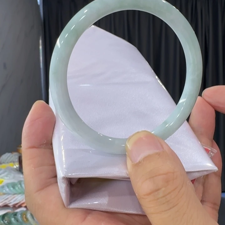 翡翠未镶嵌手镯云**?纯天然缅甸翡翠a货