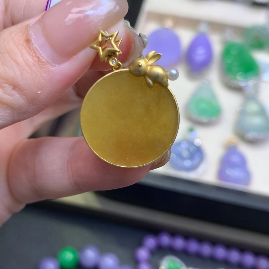 翡翠18K金镶嵌颈饰