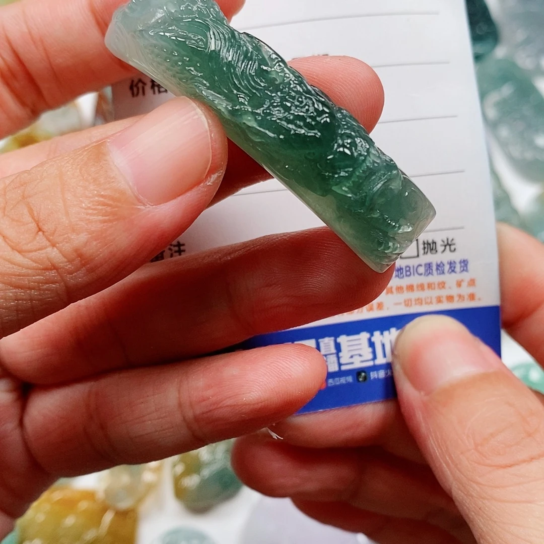 发***进颈饰未镶嵌翡翠龙手牌
