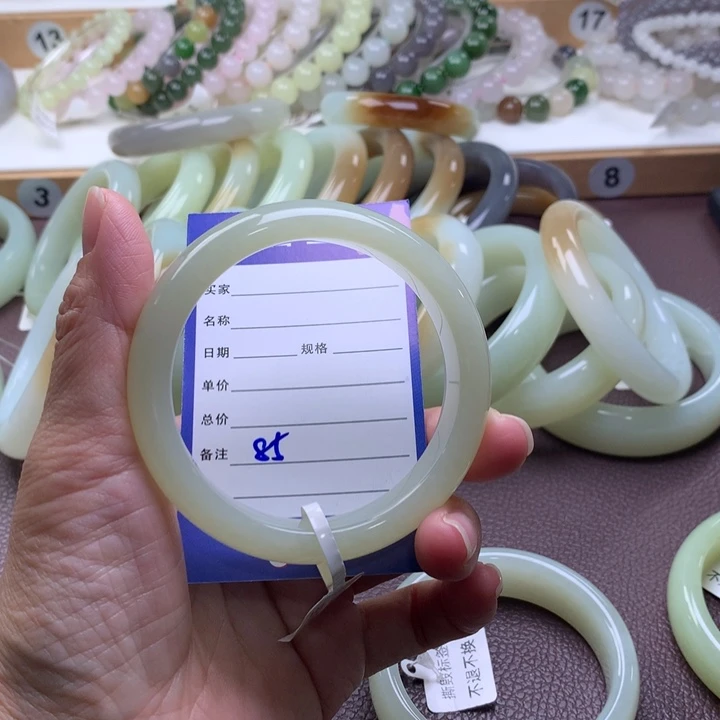 和田玉未镶嵌手镯