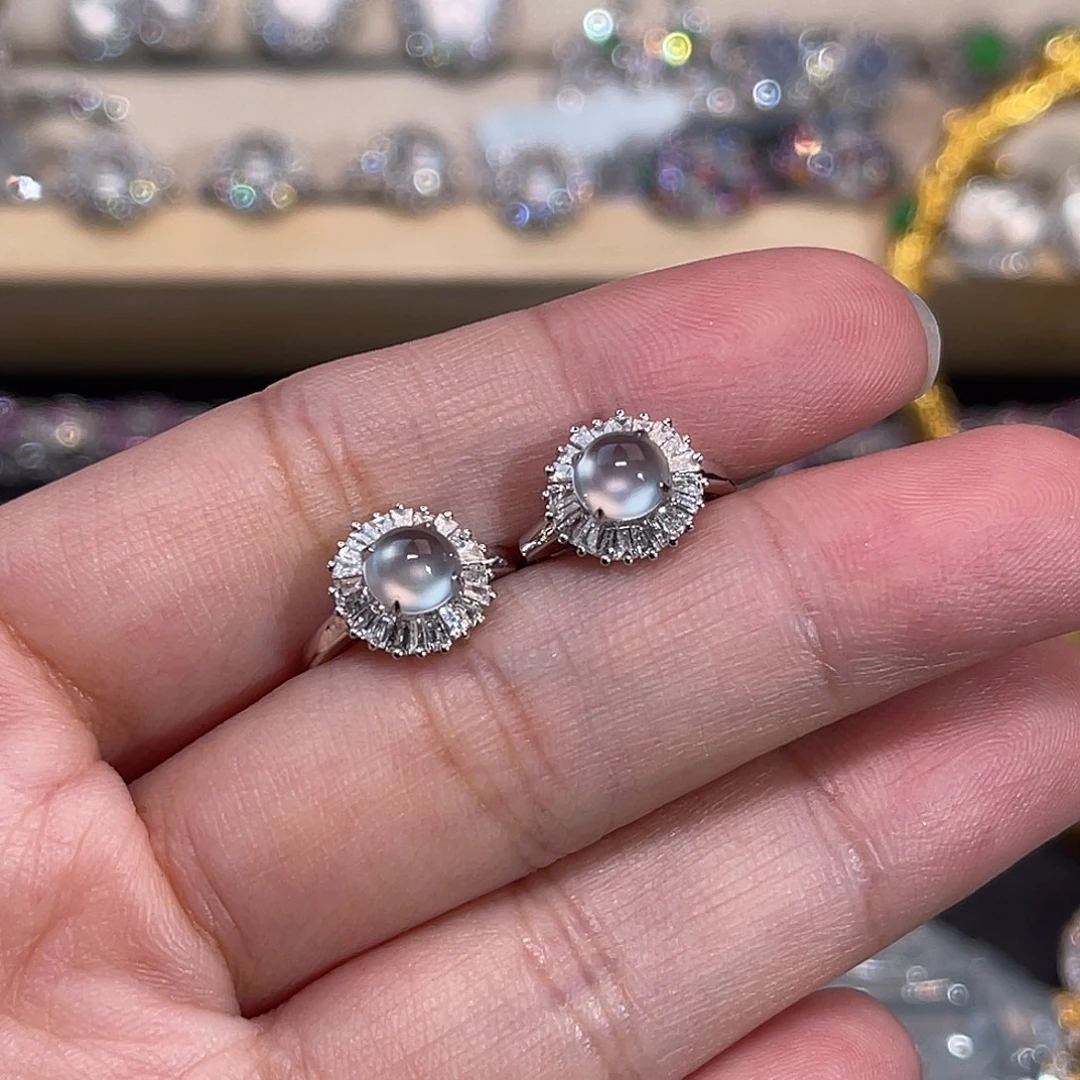 18K金镶嵌翡翠耳饰玻璃种冰蛋