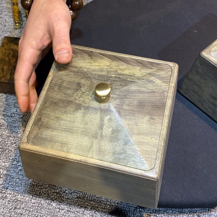 金丝楠阴沉木大果盒