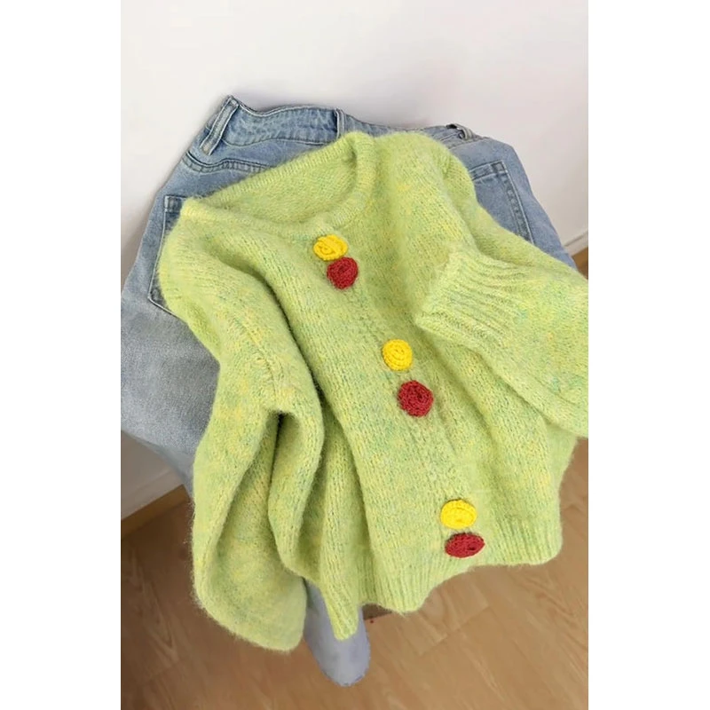 2025秋冬季甜美风彩色花朵纽扣圆领针织衫显瘦减龄短款花色毛衣女