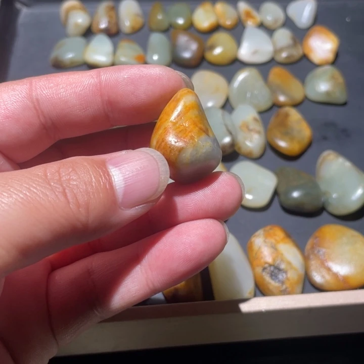 用***7和田玉未镶嵌颈饰