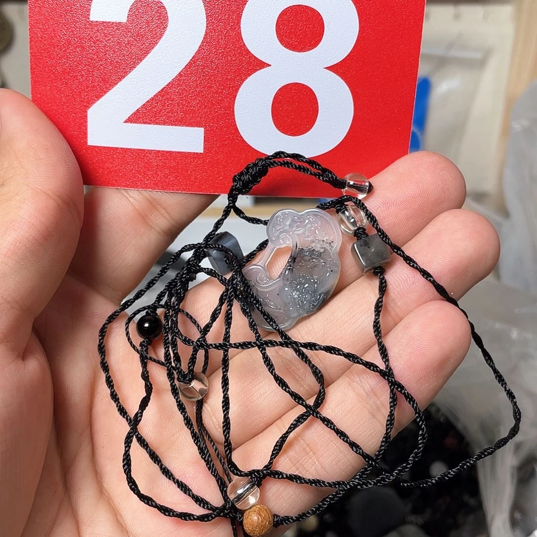 蛇纹石玉颈饰合金