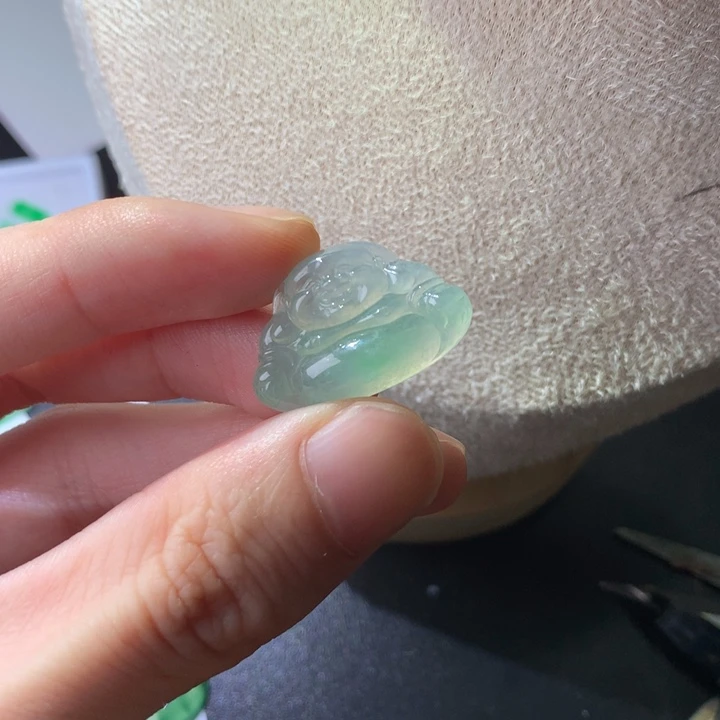 颈饰未镶嵌翡翠佛