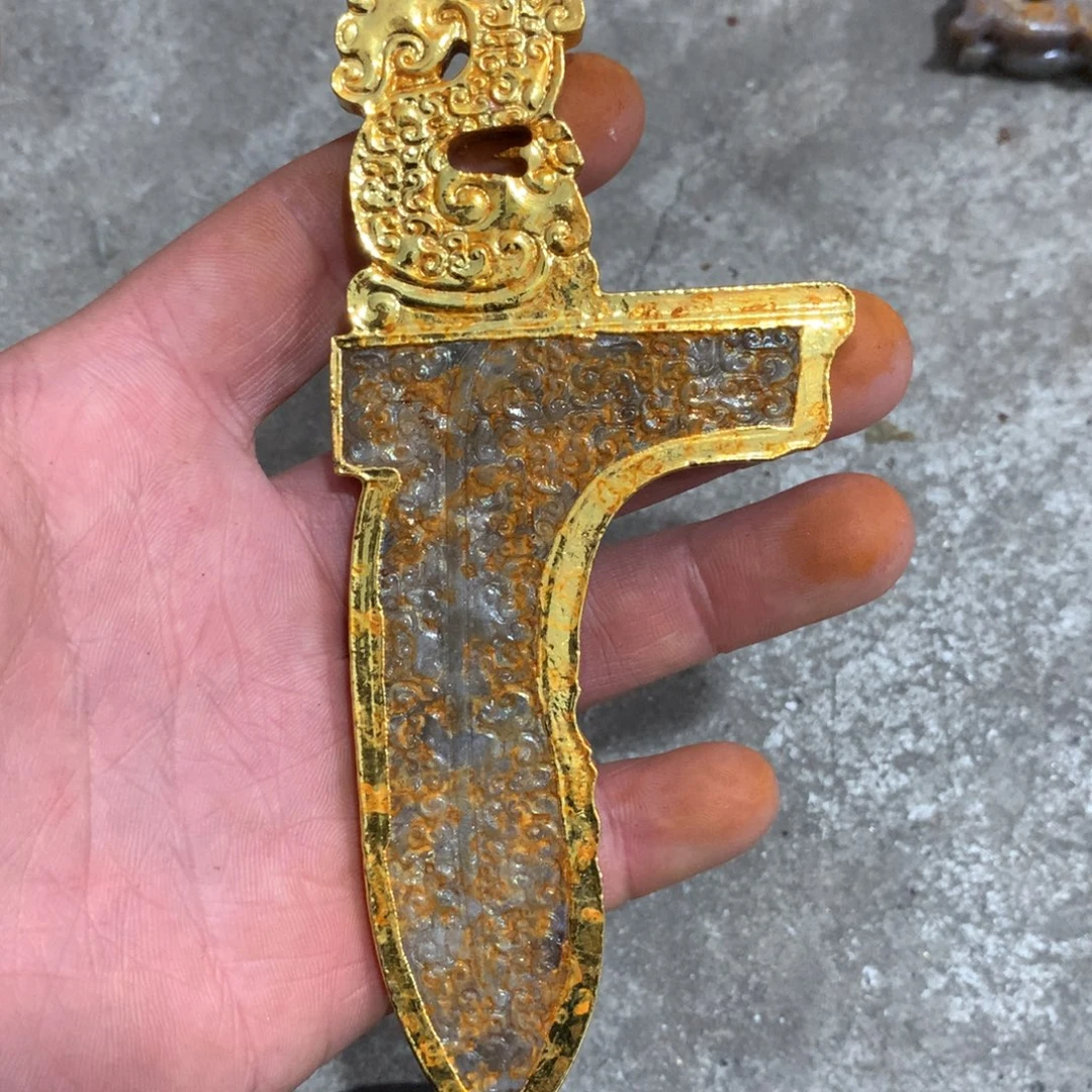 透闪石质玉未镶嵌颈饰