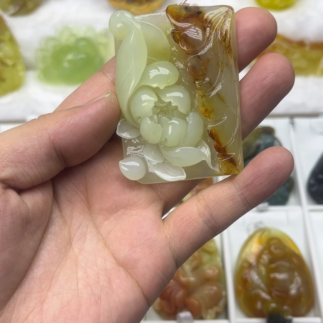 蛇纹石玉颈饰未镶嵌
