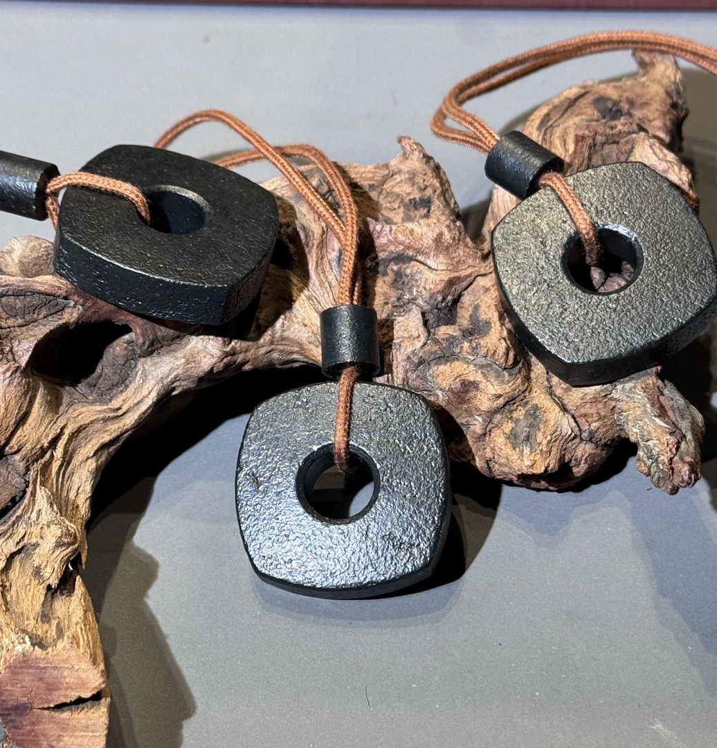 天然和田玉古朴复古工艺黑青平安扣（多样性发货，拍一发一）