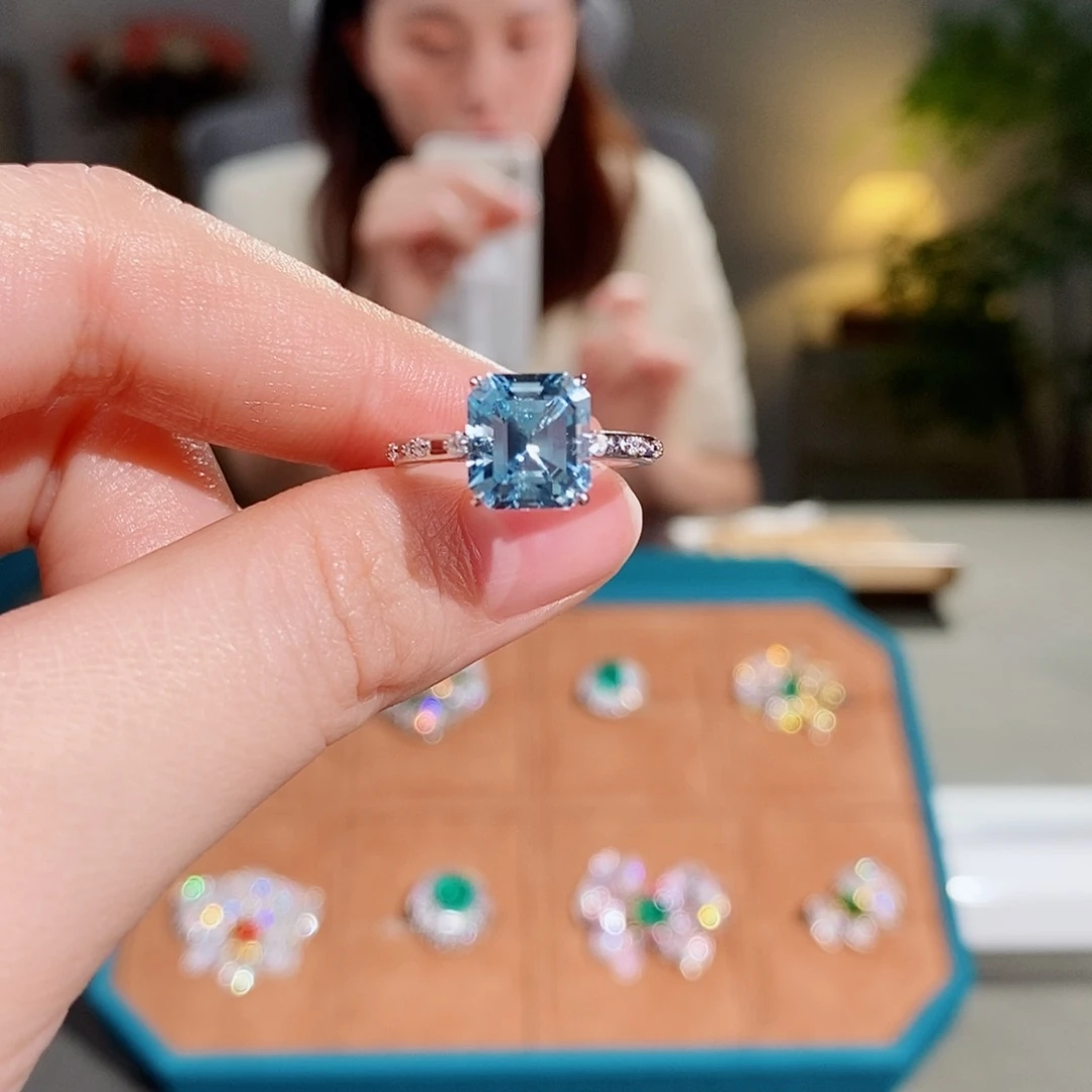 18K金镶嵌戒圈海蓝宝石2.58ct