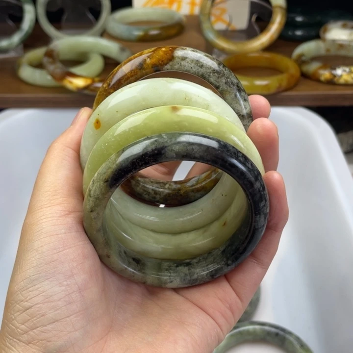 未镶嵌蛇纹石玉手镯大***我