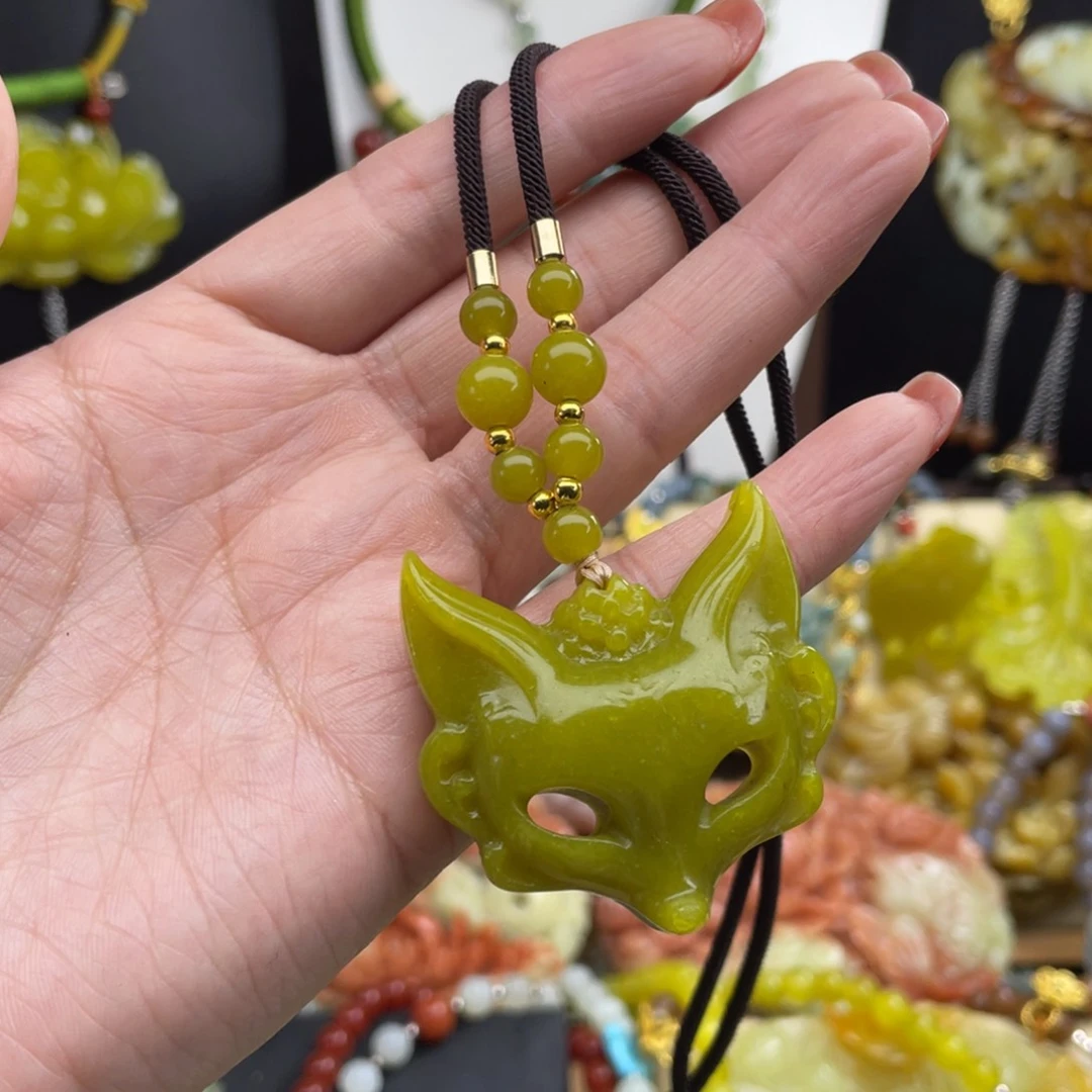 未镶嵌蛇纹石玉颈饰