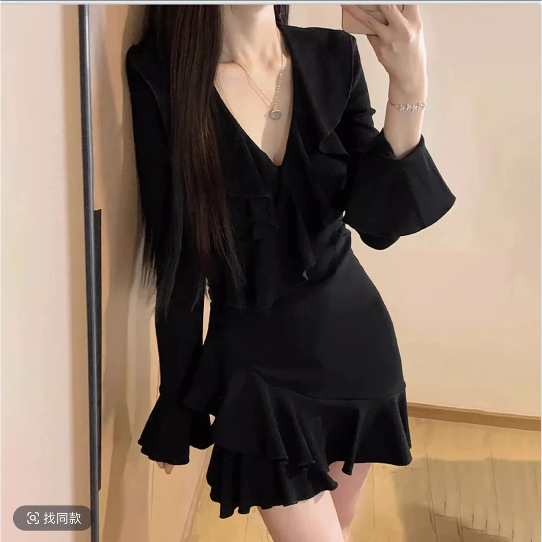 黑色秋冬加厚赫本风小黑裙高级设计感连衣裙打底裙荷叶边收腰短裙