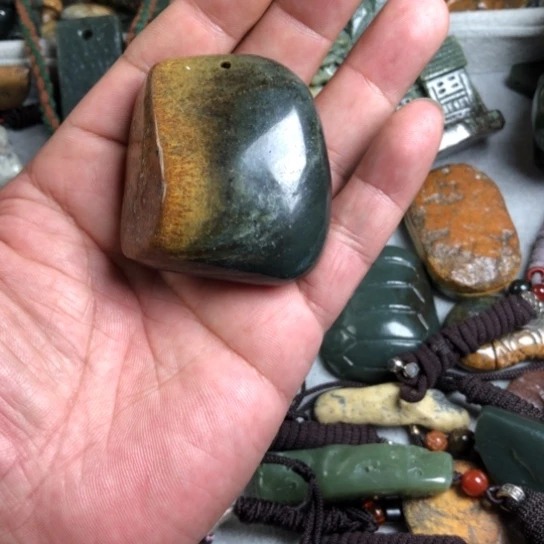 岫岩河磨玉（透闪石质玉）未镶嵌挂件