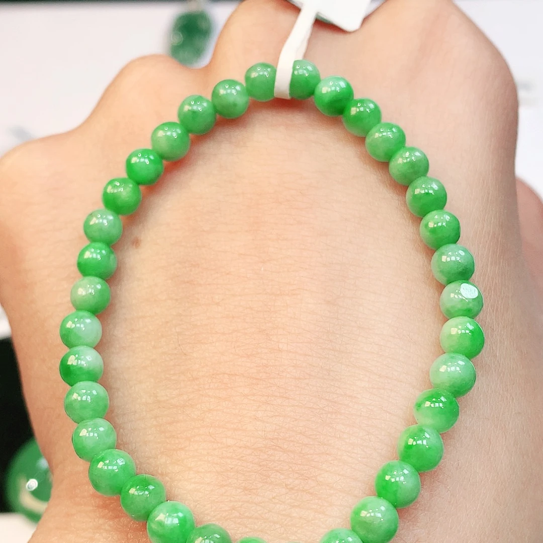 翡翠未镶嵌颈饰缅甸