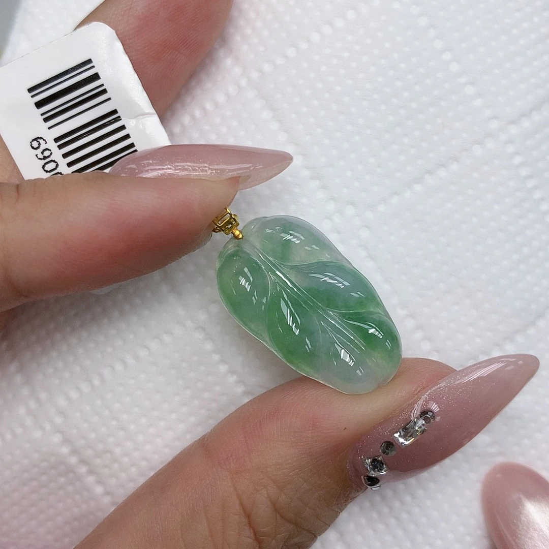 颈饰18K金镶嵌翡翠