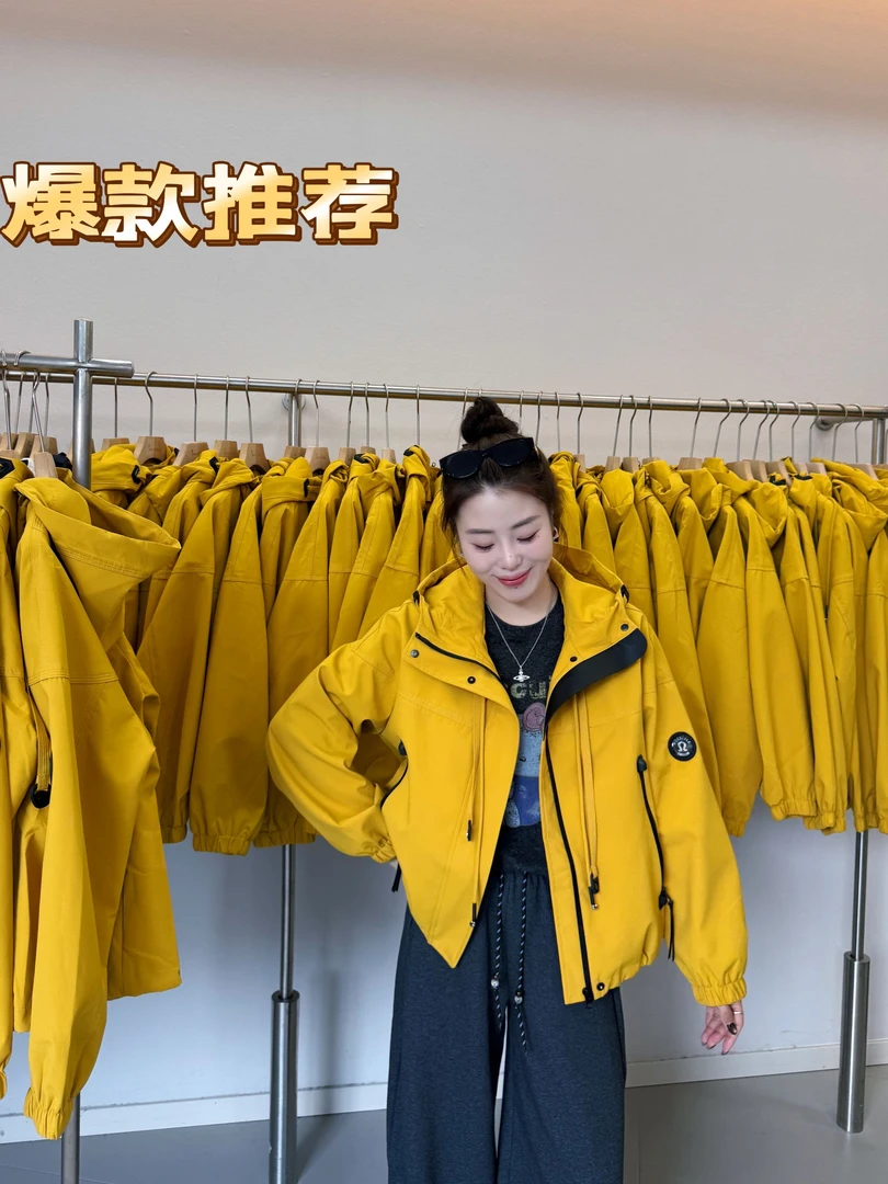 百搭宽松休闲连帽冲锋衣外套