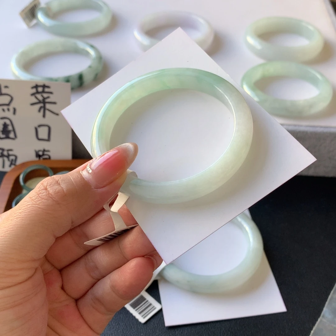 翡翠未镶嵌手镯55.5贵