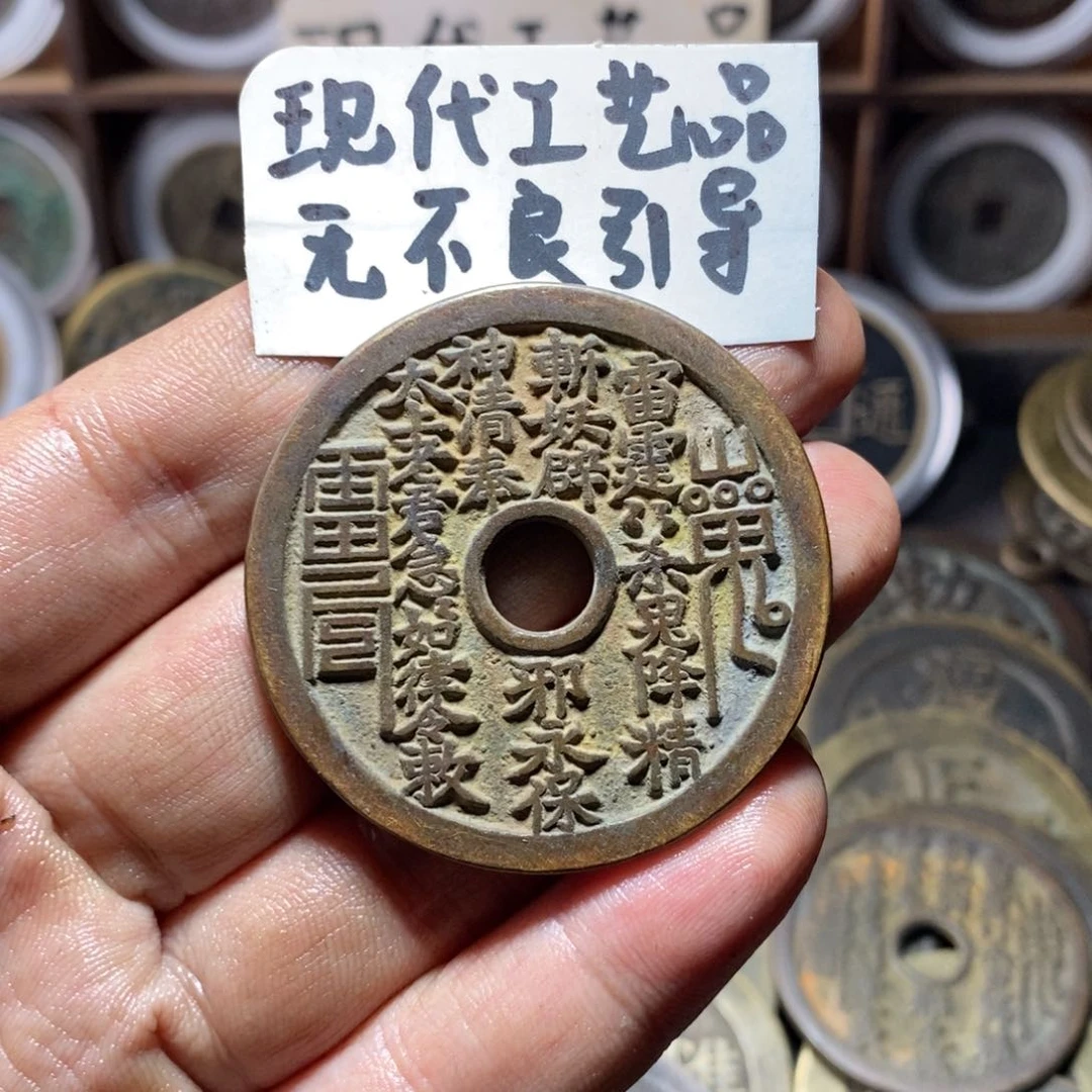 铜秋***姑现代工艺品山花