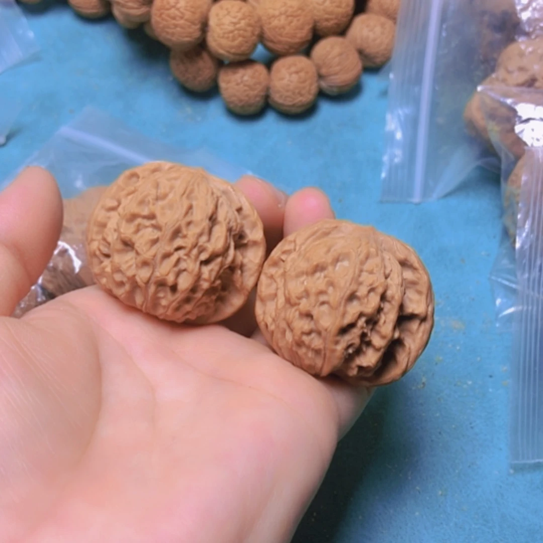 【闪购商品】核桃摆件38凤眼有修