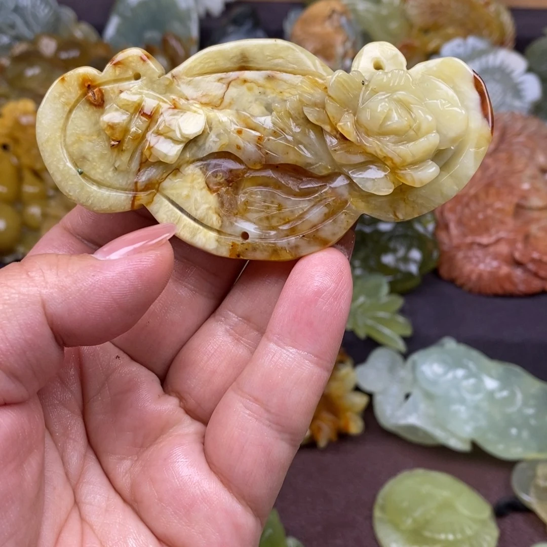 蛇纹石玉颈饰未镶嵌