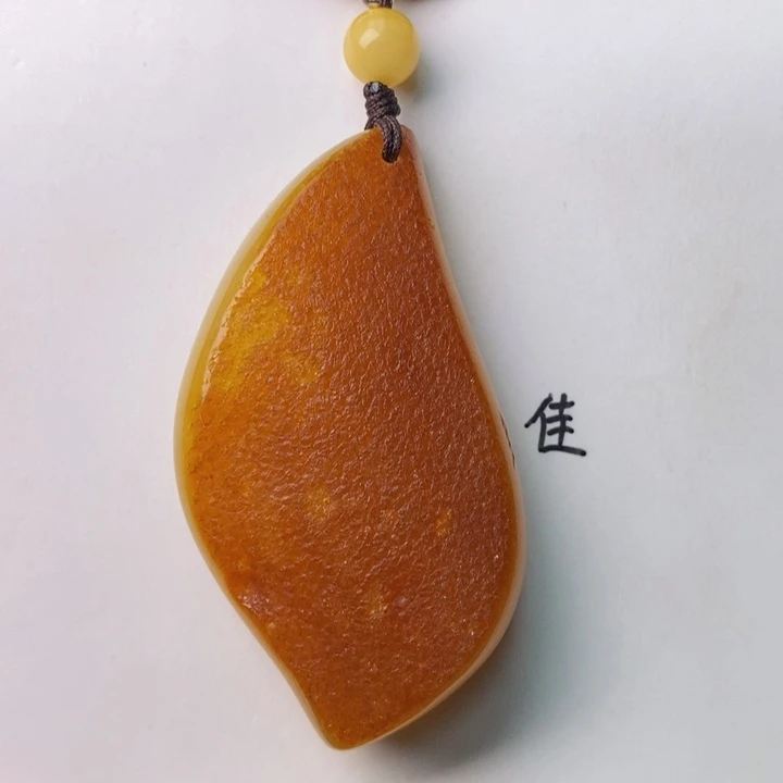 未镶嵌琥珀珠宝奇石