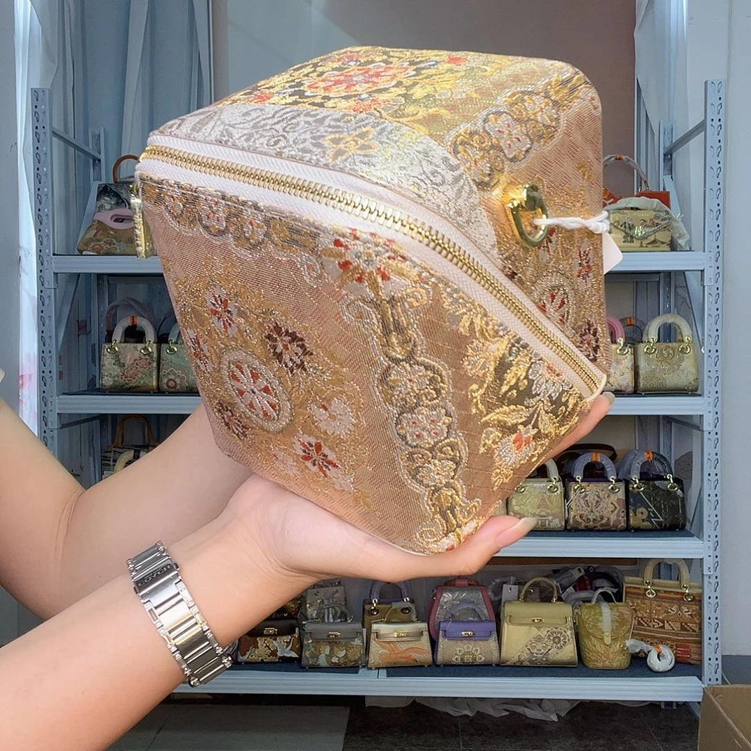 织物桑蚕丝非遗唐锦骰子包